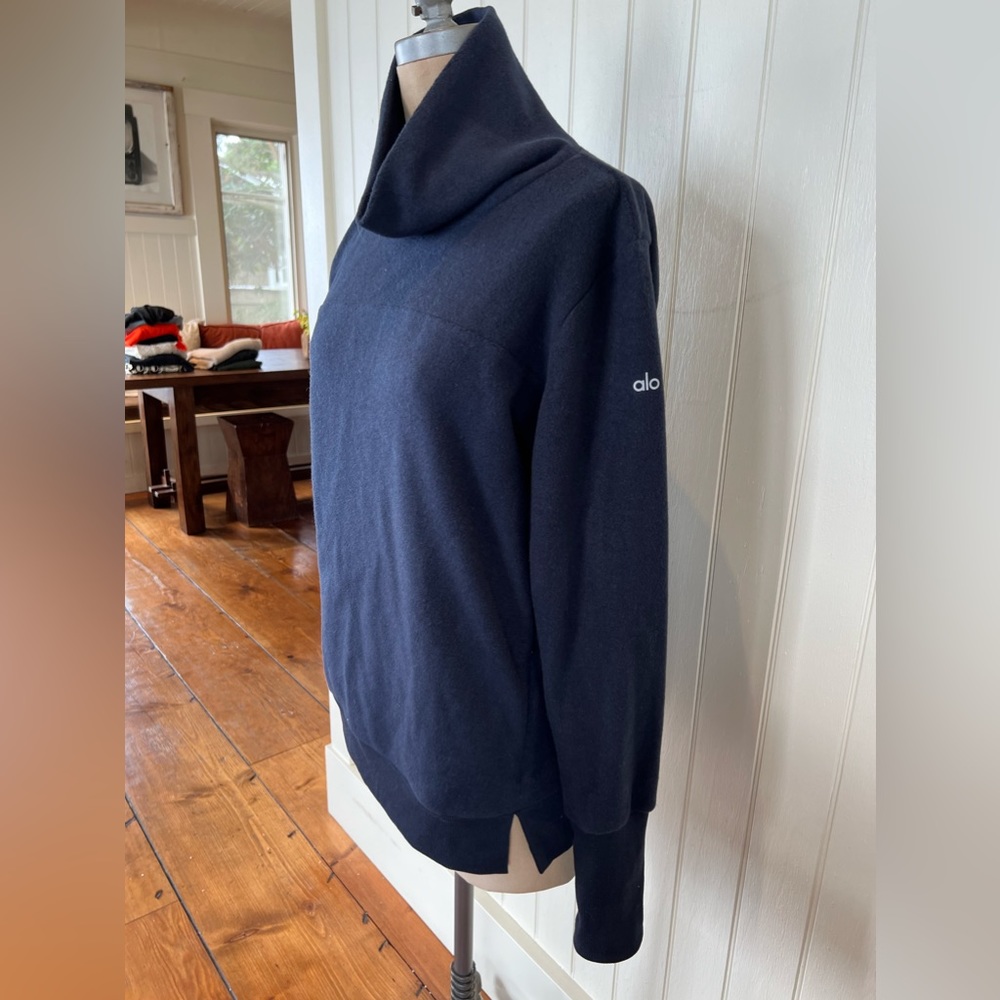 ALO Women’s Warmth Cover-Up Turtleneck Sweatshirt In Dark Navy Size M